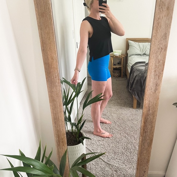 𝅺LULULEMON Train to be Tank in Black - Picture 12 of 16